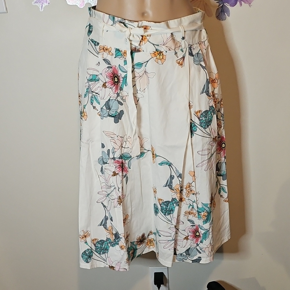 Le Chateau Cream Floral A-Line Skirt